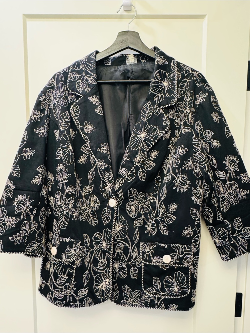 Embroidered Floral Black Blazer Jacket